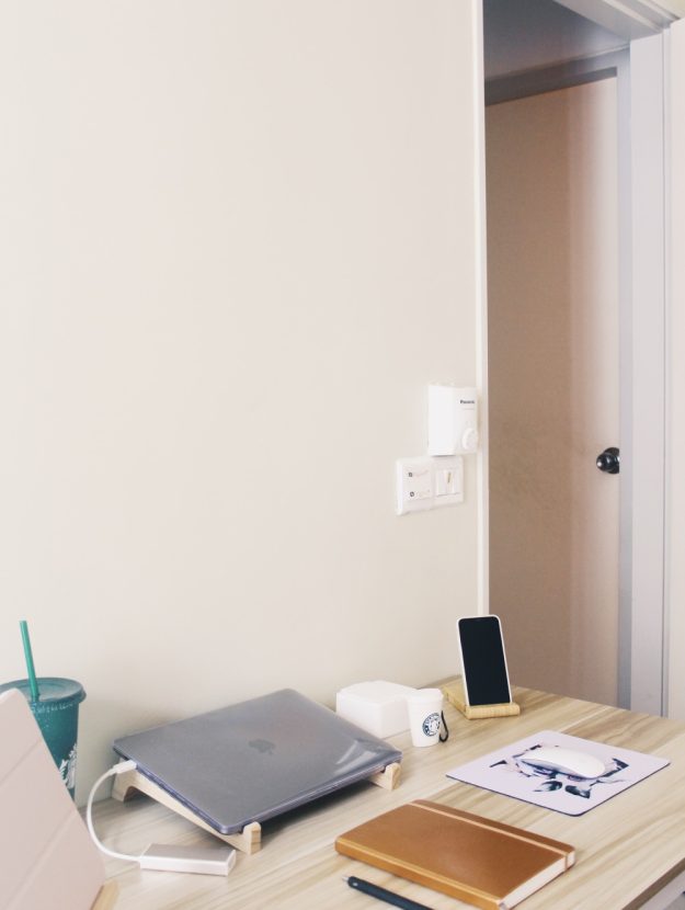 Minimalist Desk Tour